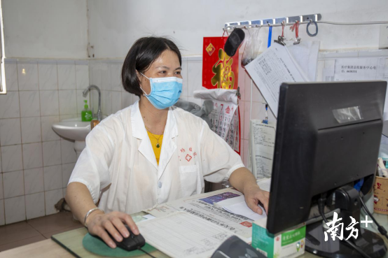 長(zhǎng)期從事基層醫(yī)療工作的成志芳。