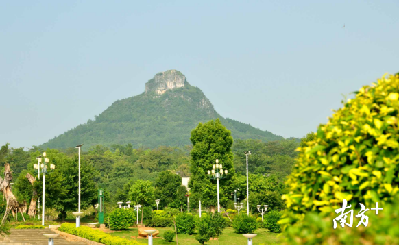 巾峰山。黃津 攝
