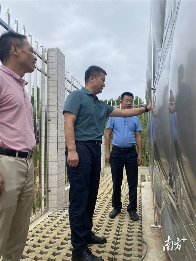 查看農(nóng)村集中供水提質(zhì)提標工程建設(shè)情況。