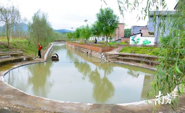龍坪鎮(zhèn)“三清三拆三整治”面積達38458平方米，農村人居環(huán)境煥然一新。記者黃津 攝
