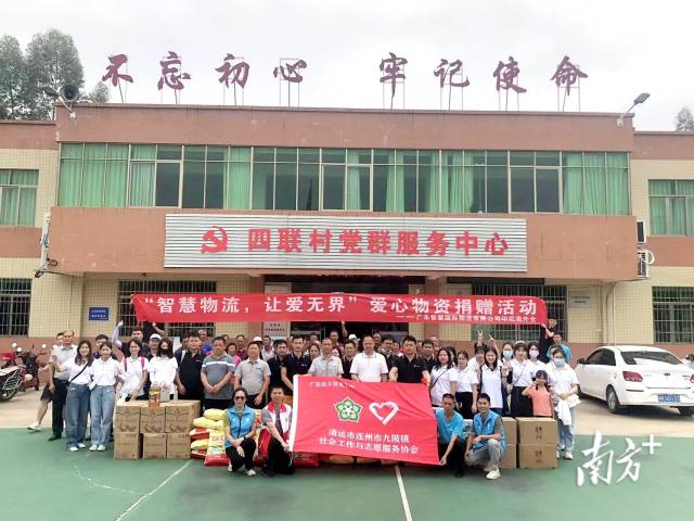 慰問活動現(xiàn)場。