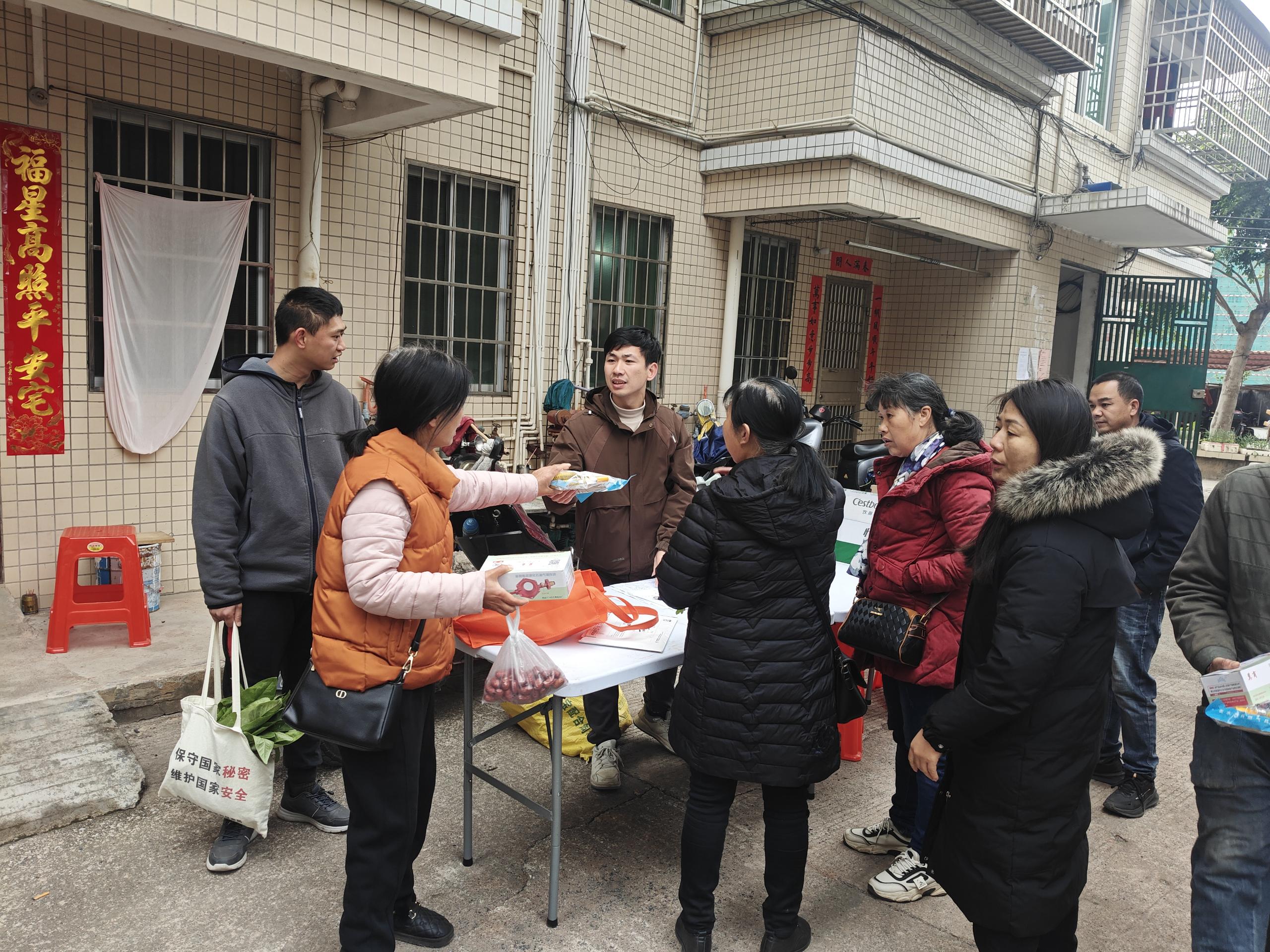 連州市住建局組織開(kāi)展公租房燃?xì)獍踩皳Q管、換閥”行動(dòng).doc_1