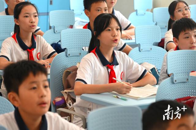 依托廣州六中連州實驗學(xué)校，連州實現(xiàn)了從“生源外流”到“反向招生”的歷史性轉(zhuǎn)變。黃津 攝
