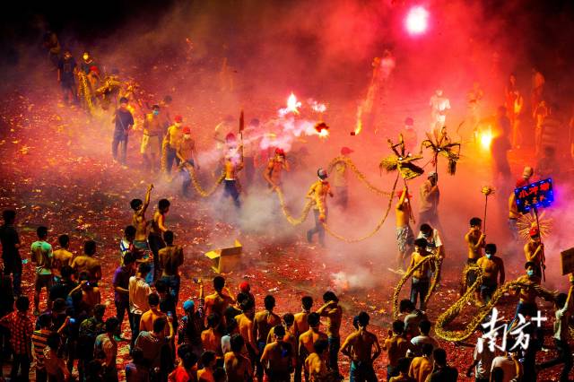 星子舞火龍。潘賢強(qiáng) 攝